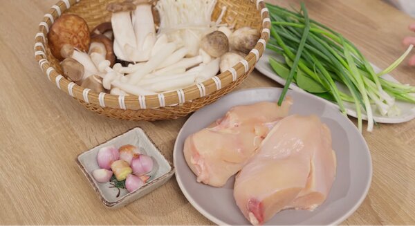 Nguyên liệu cho món gà xào nấm ngon