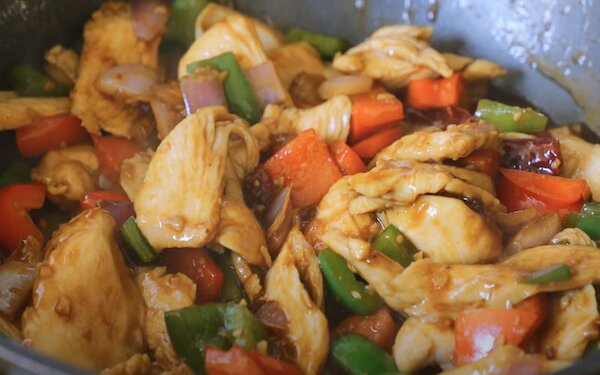 Bí quyết cho món gà xào ớt chuông ngon