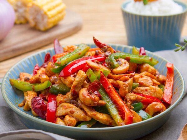 Gà xào ớt chuông hấp dẫn