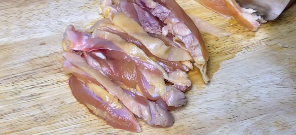 Thái thịt miếng vừa ăn