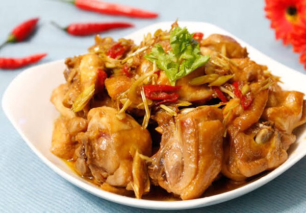 100g gà xào sả ớt bao nhiêu calo?